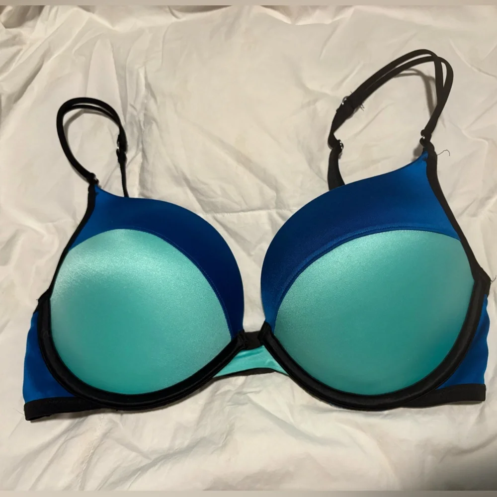 Victoria's Secret Blue and Aqua Bra and Panty Set - Picture 2 of 7